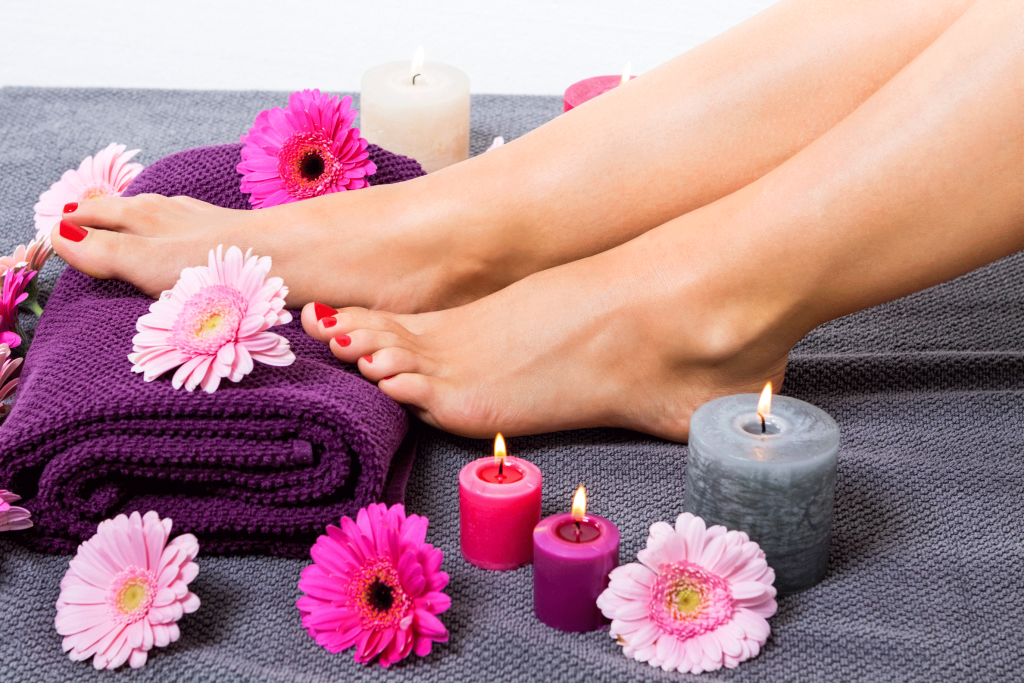Domowy pedicure – wypoczynek z korzyścią dla urody, czyli spa dla stóp