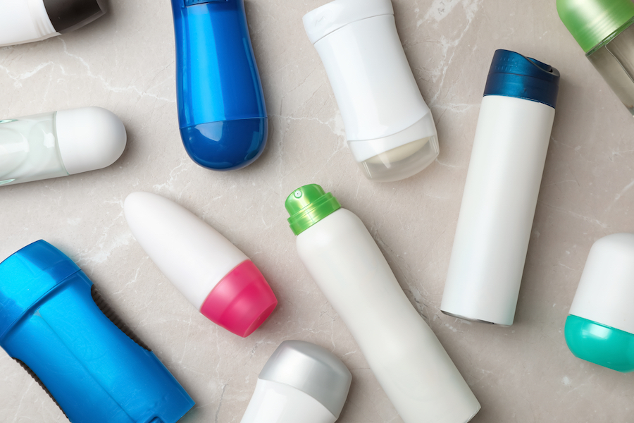 Dezodorant vs. antyperspirant. Jaka jest różnica?